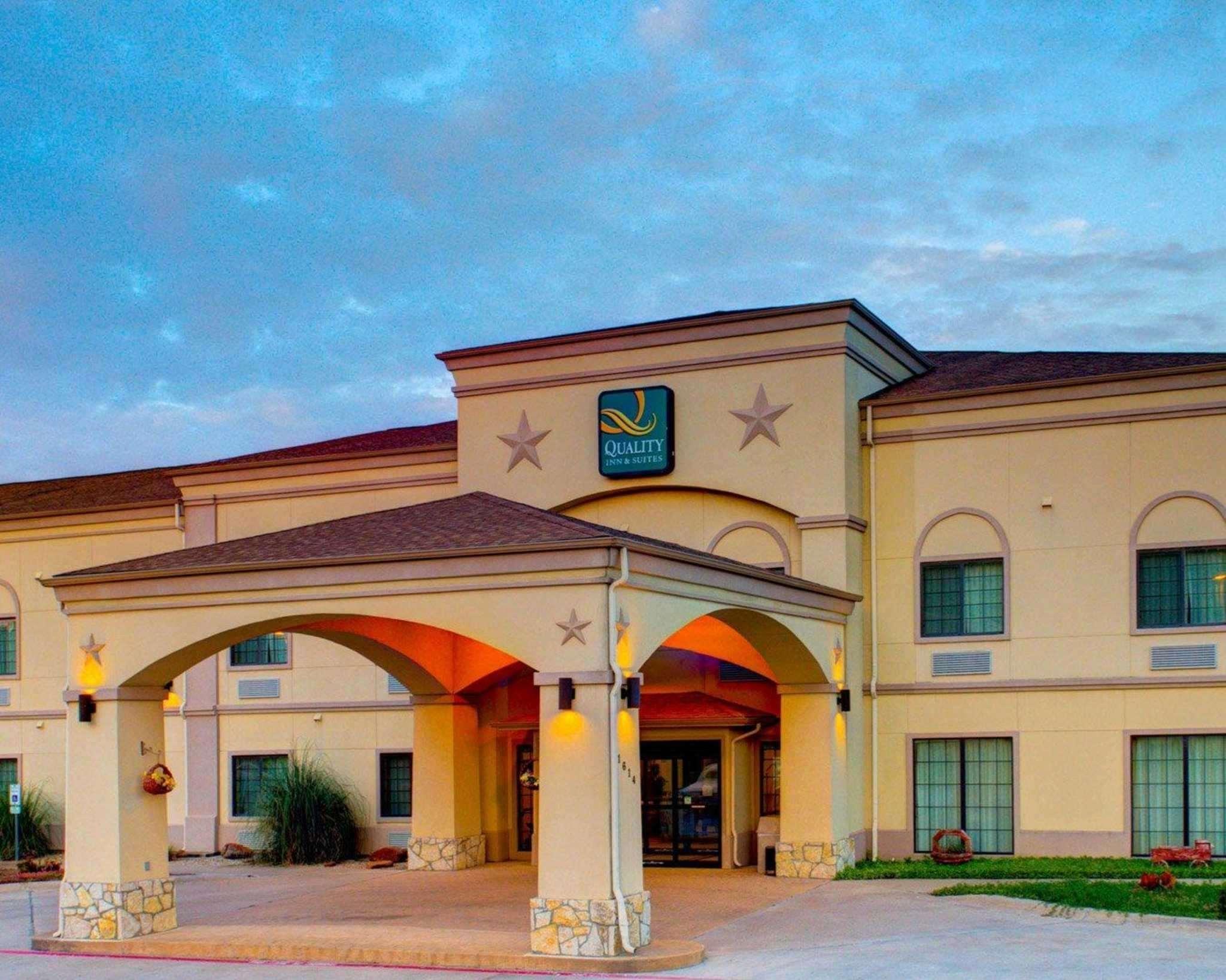 Quality Inn & Suites - Glen Rose Exteriör bild