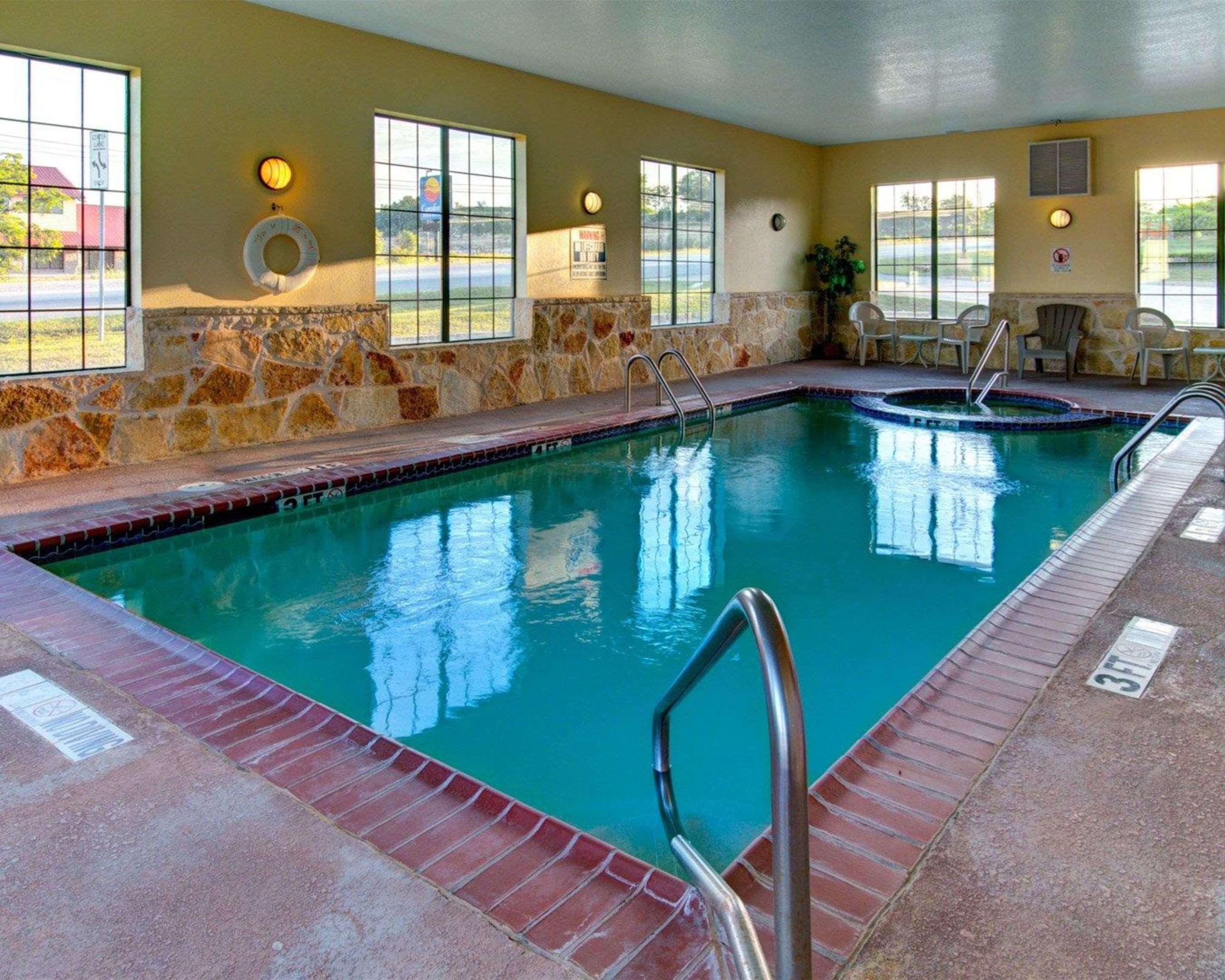 Quality Inn & Suites - Glen Rose Exteriör bild